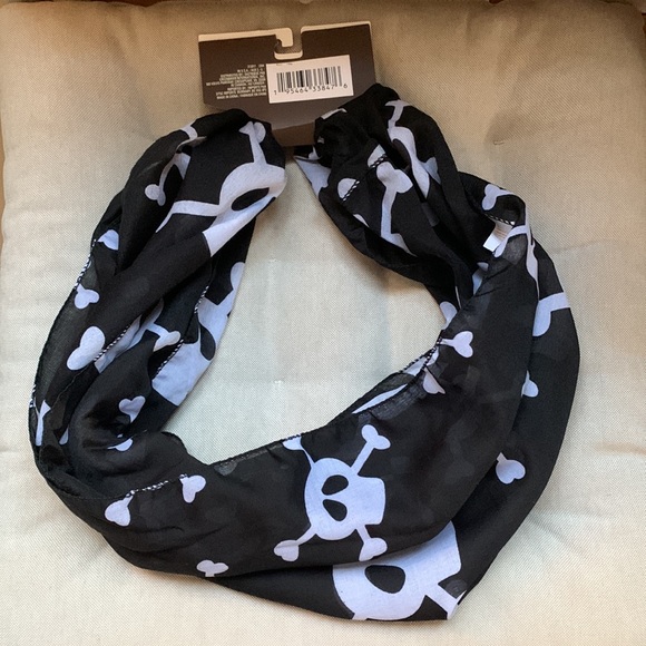 Skulls women’s skull scarf 🧣 Halloween accessories écharpe unisex nwt - Picture 15 of 16